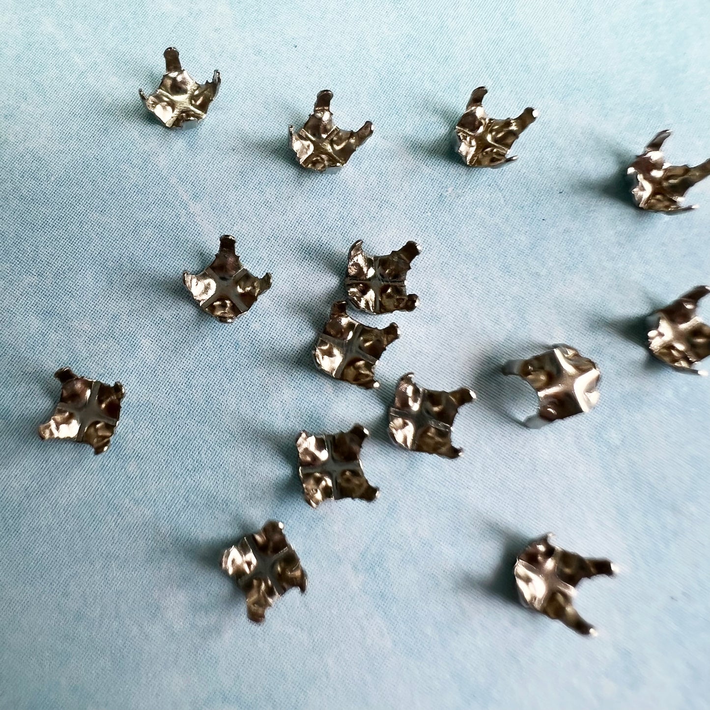 Set your own Preciosa Rose Montees 12ss (3-3.2mm) - 25 settings + 25 flat back crystals