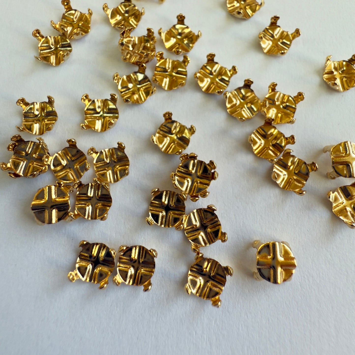 Rose Montee Prong Setting 3.8-4mm (16ss) - 30 pieces - Silver or Gold Plate