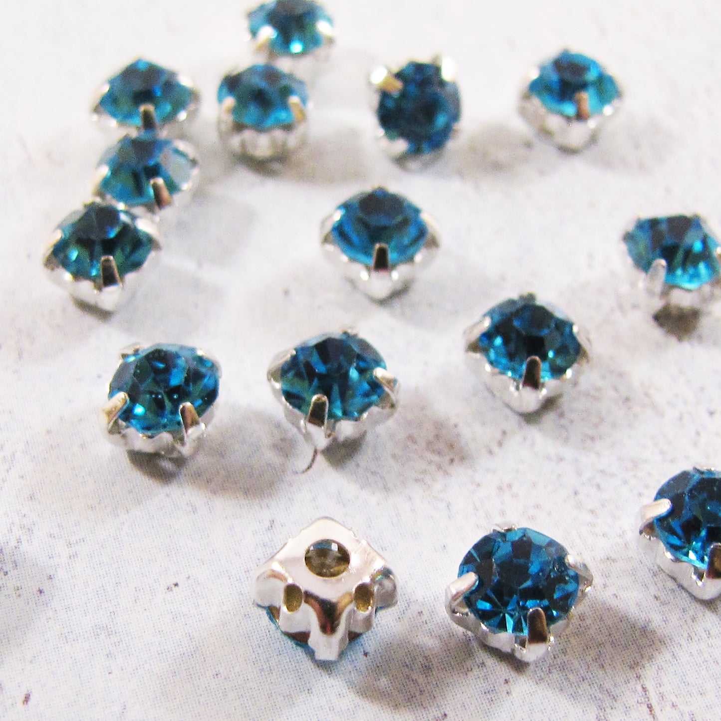 Glass Chaton Montees SS22 (4.9-5.1mm) - choose color & quantity