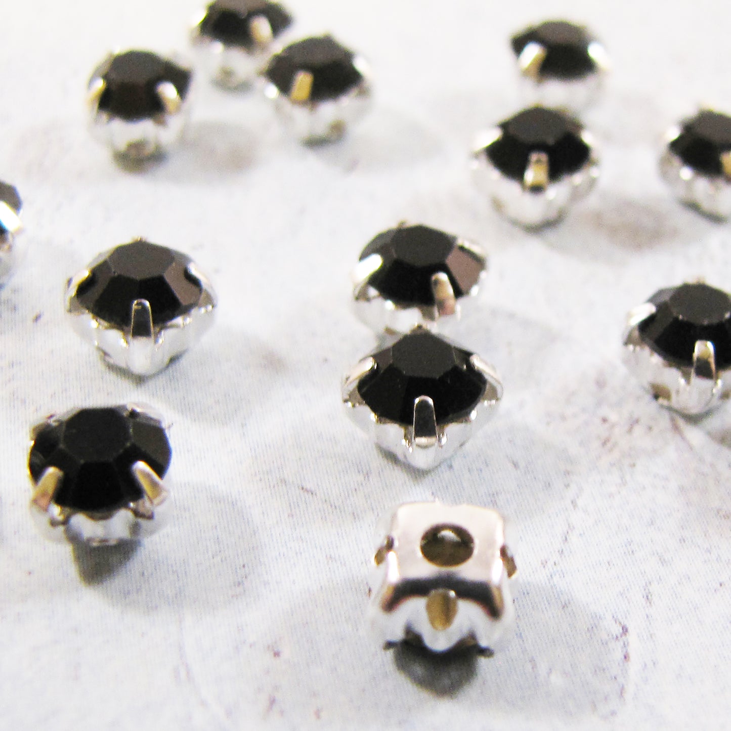 Glass Chaton Montees SS22 (4.9-5.1mm) - choose color & quantity