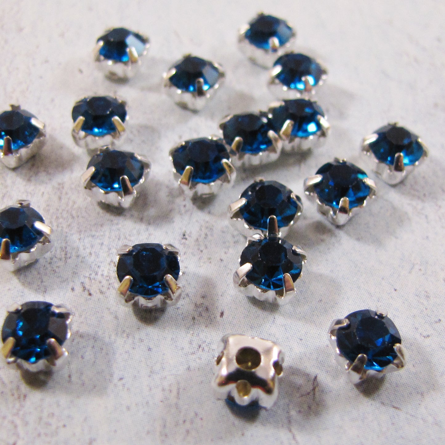 Glass Chaton Montees SS22 (4.9-5.1mm) - choose color & quantity