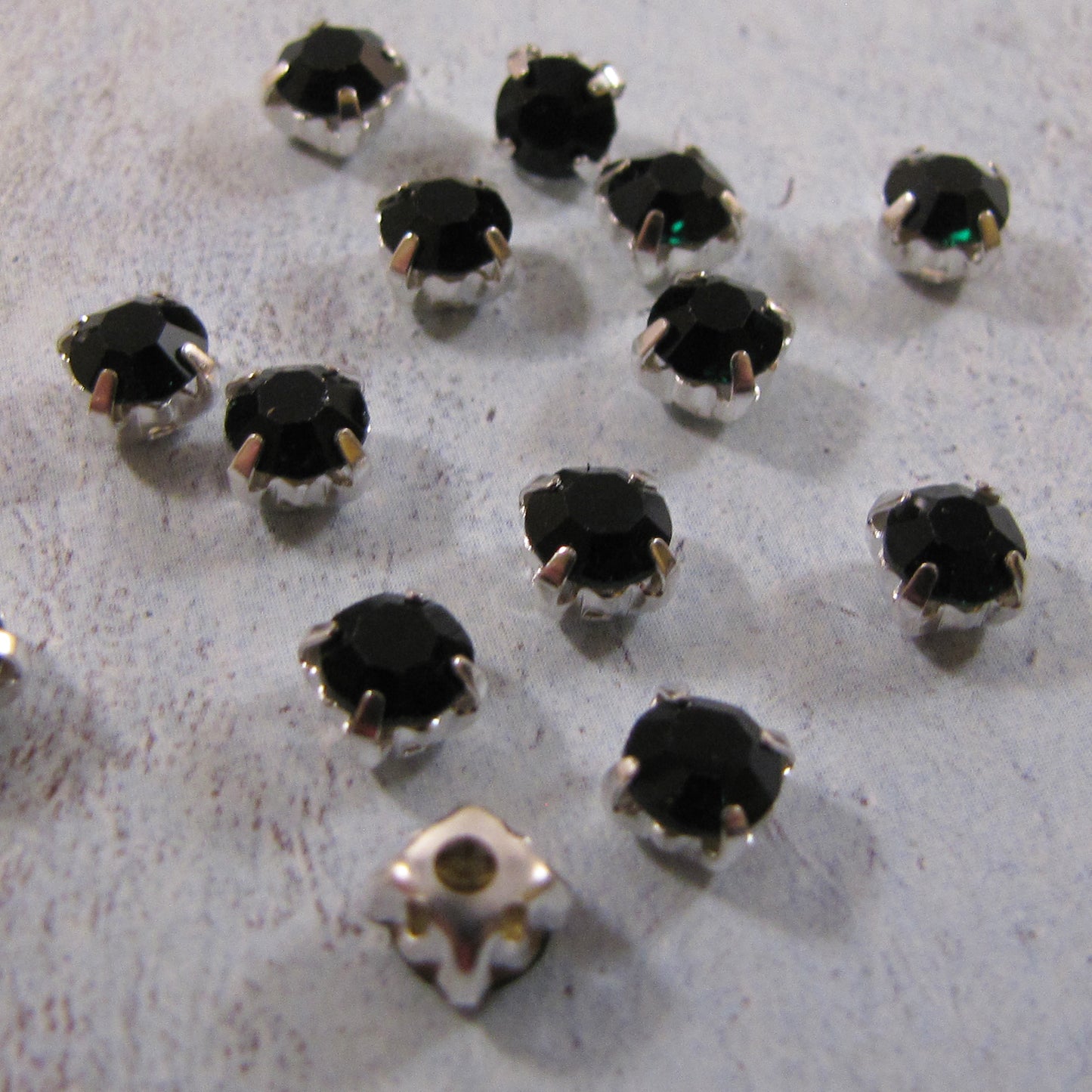 Glass Chaton Montees SS22 (4.9-5.1mm) - choose color & quantity