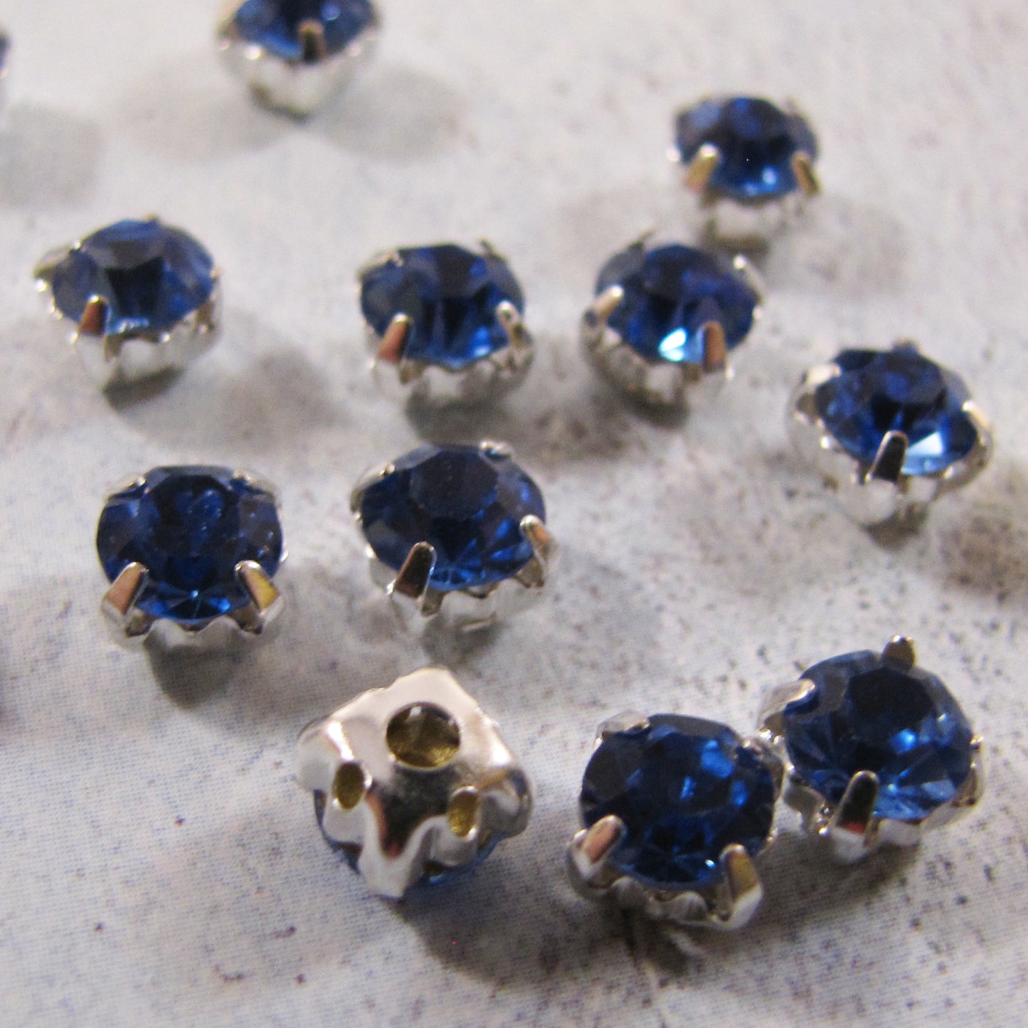 Glass Chaton Montees SS22 (4.9-5.1mm) - choose color & quantity