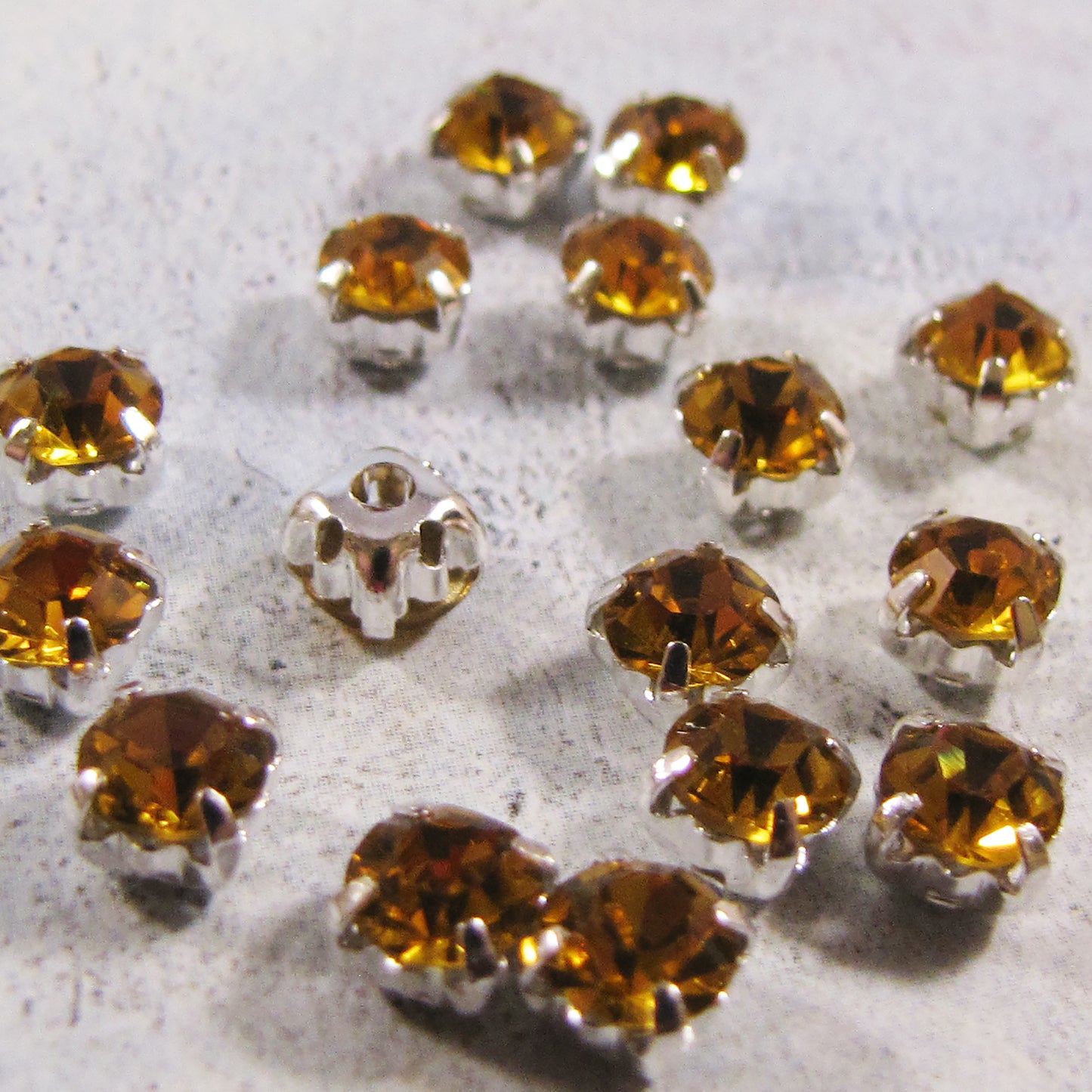 Glass Chaton Montees SS22 (4.9-5.1mm) - choose color & quantity