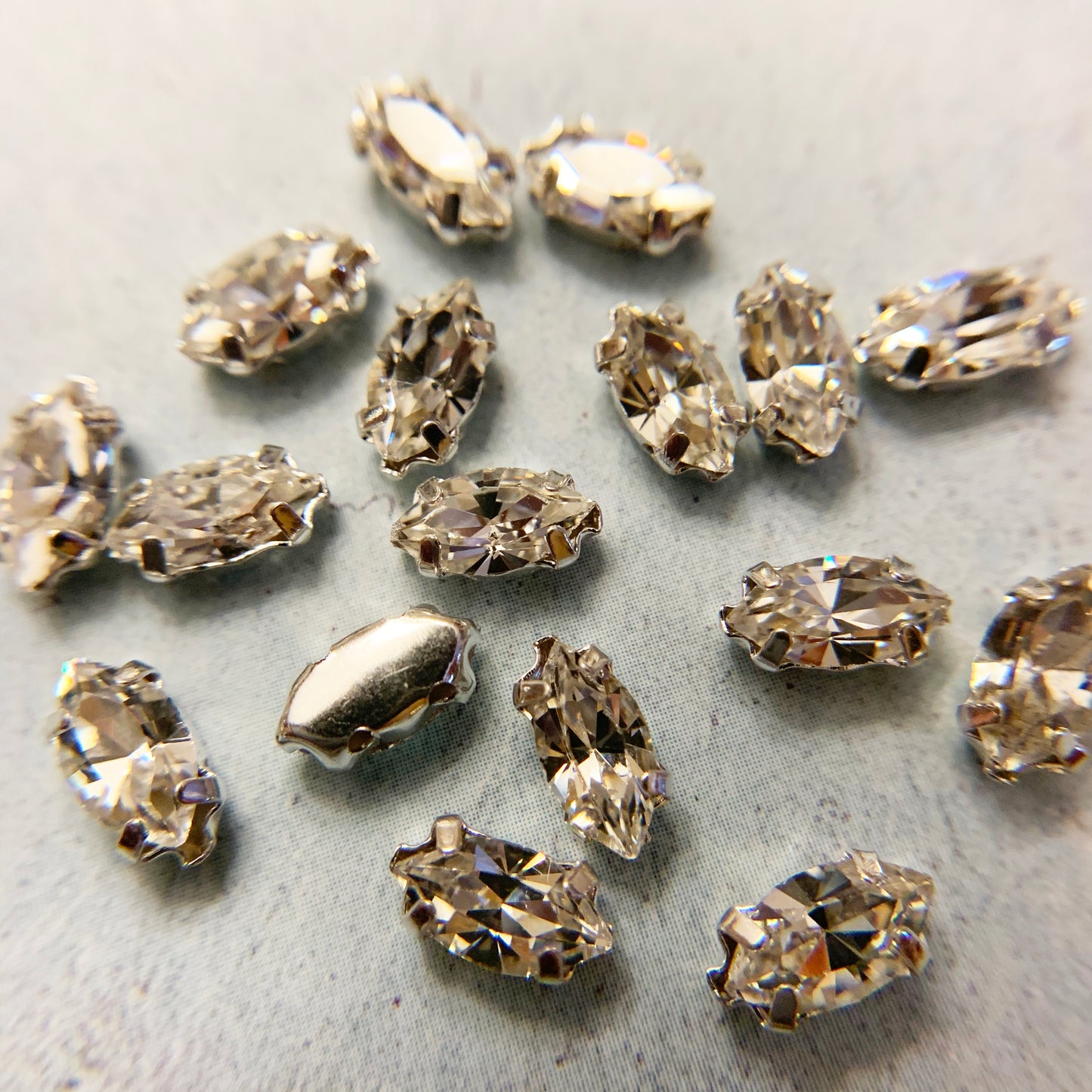 Navette Sew On Crystal 08x4mm Preciosa