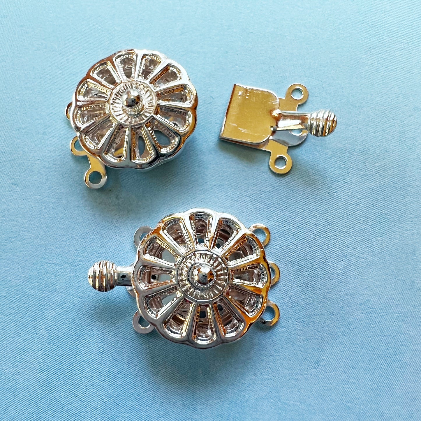 Box Clasp Pie (13x13mm) 3 Hole - Bright Silver