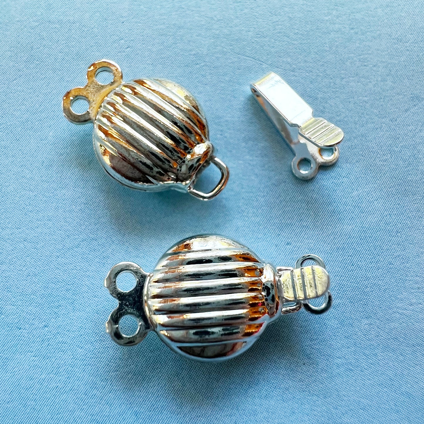 Box Clasp Corrugated Round (8x8mm) 2 Hole - Bright Silver (Pkg of 2)