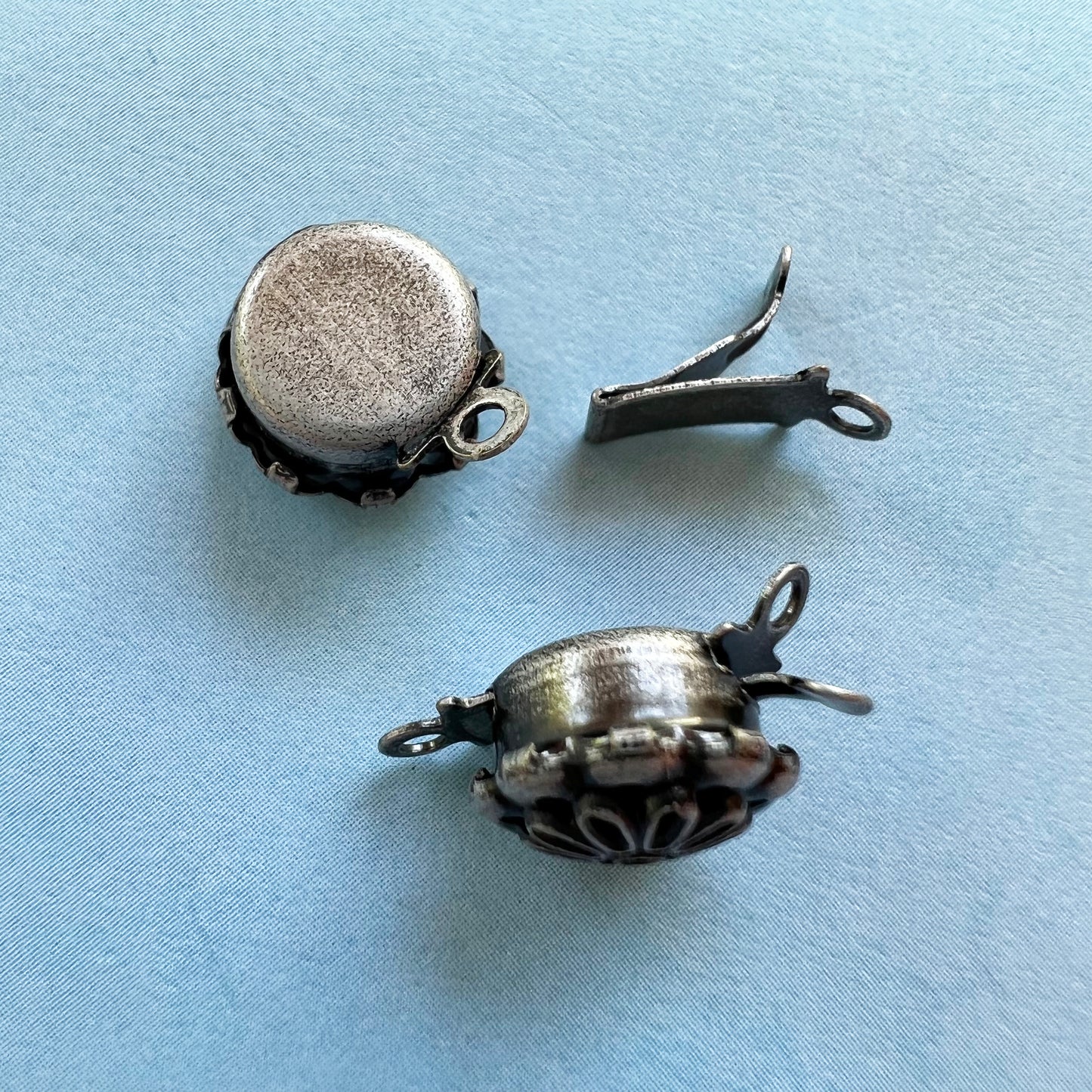 Box Clasp Flower (9x9mm) 1 Hole - Antique Silver