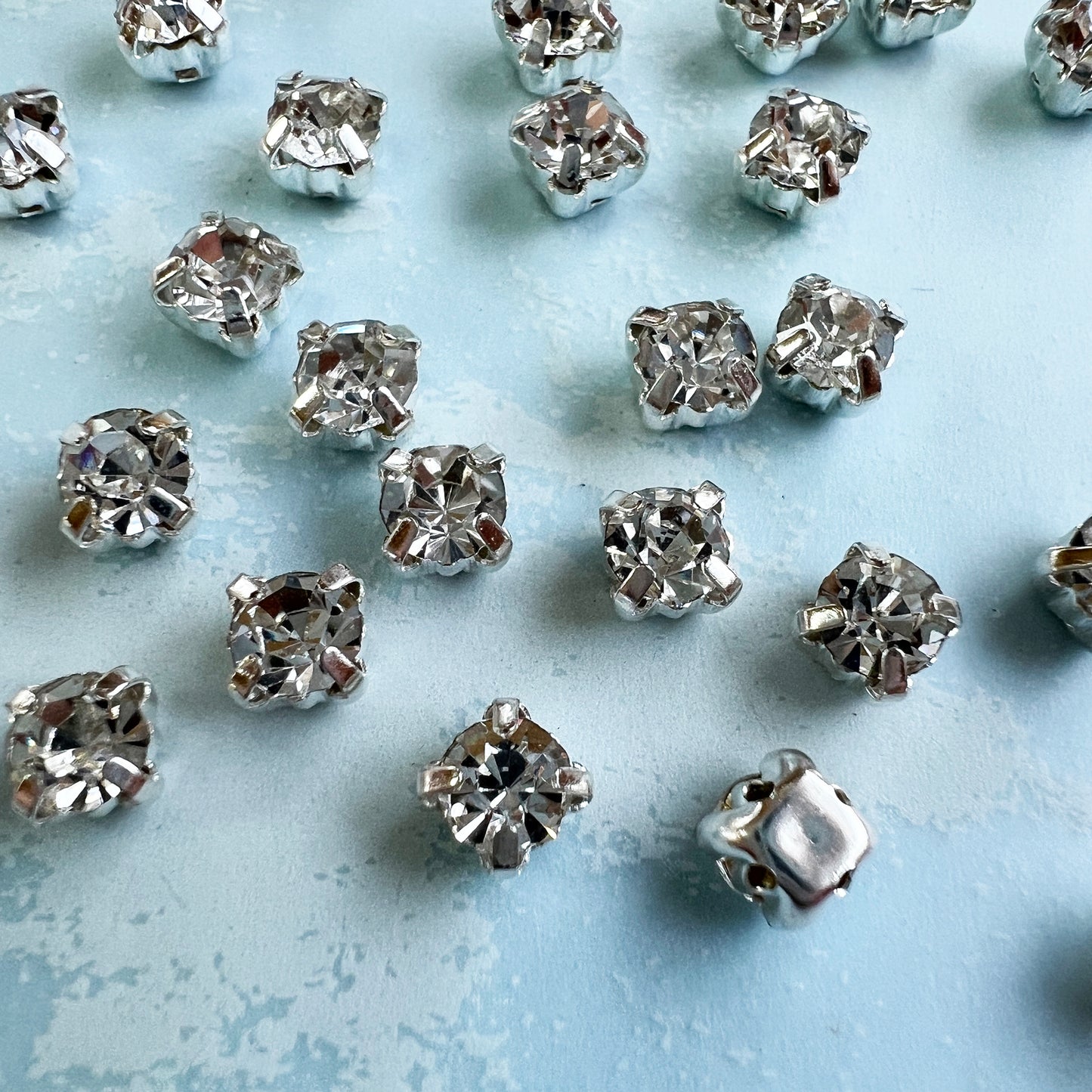 Glass Chaton Montees 20ss (4.6-4.8mm) Crystal with Silver Setting