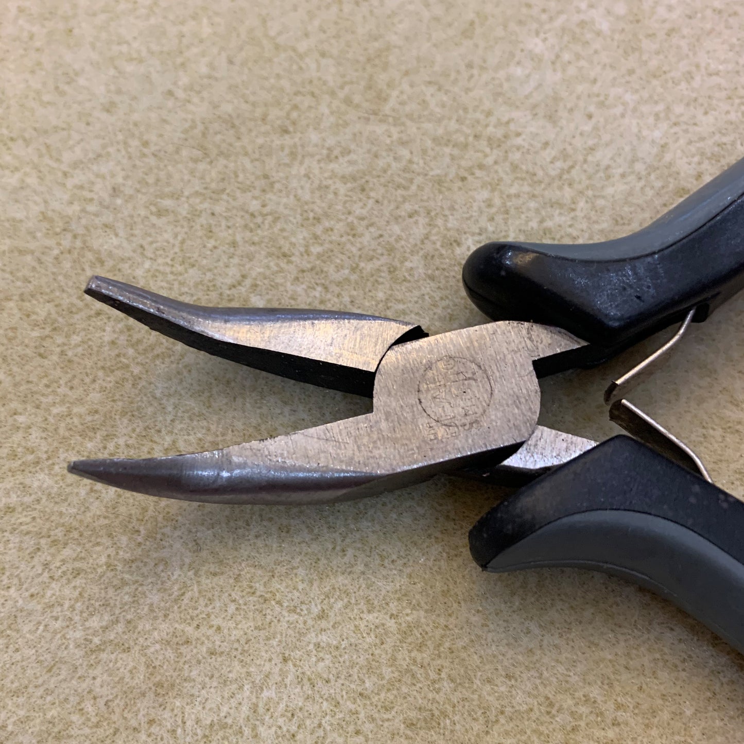 Heavy Duty Bent Nose Pliers Economy