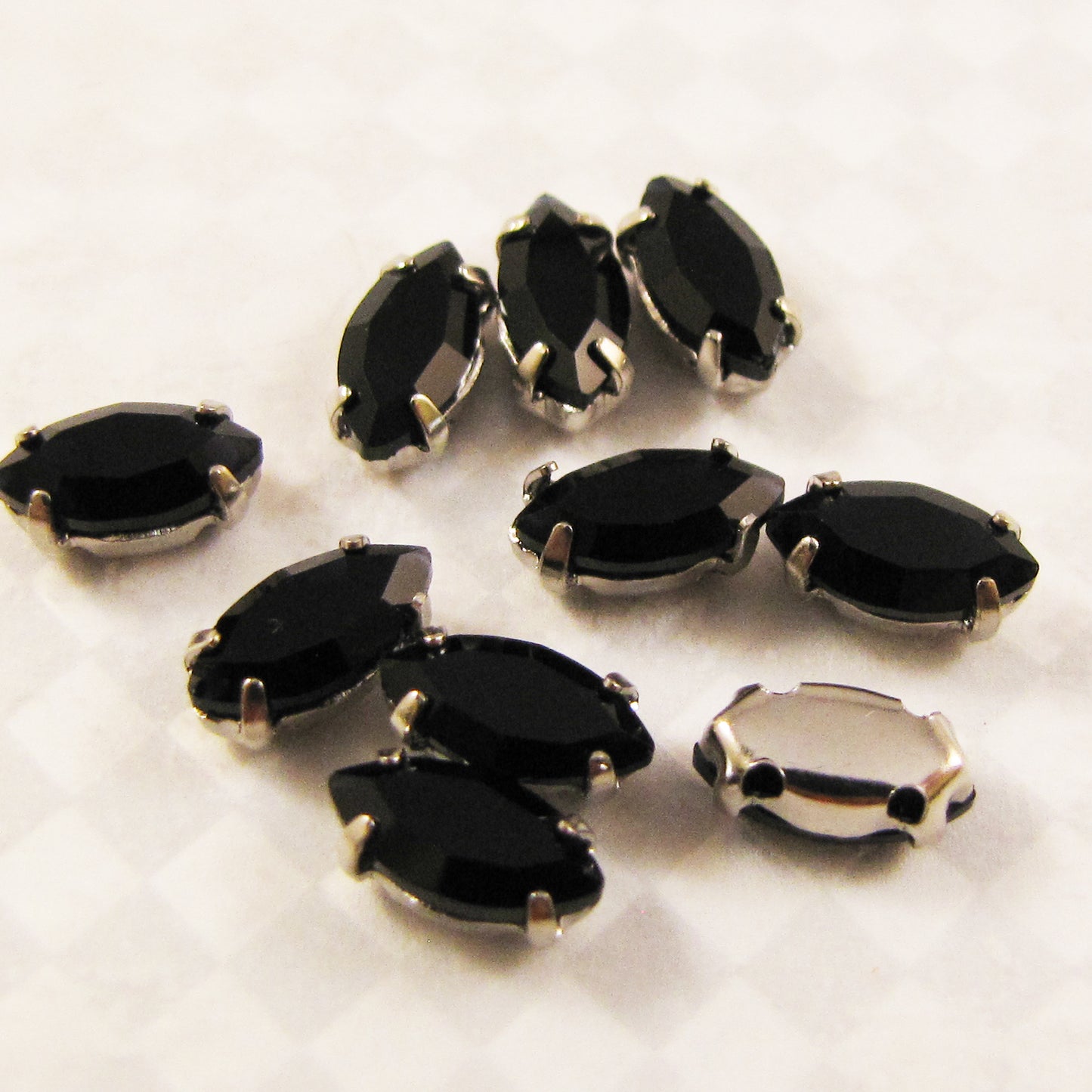 Navette Sew On Glass 8mmx4mm