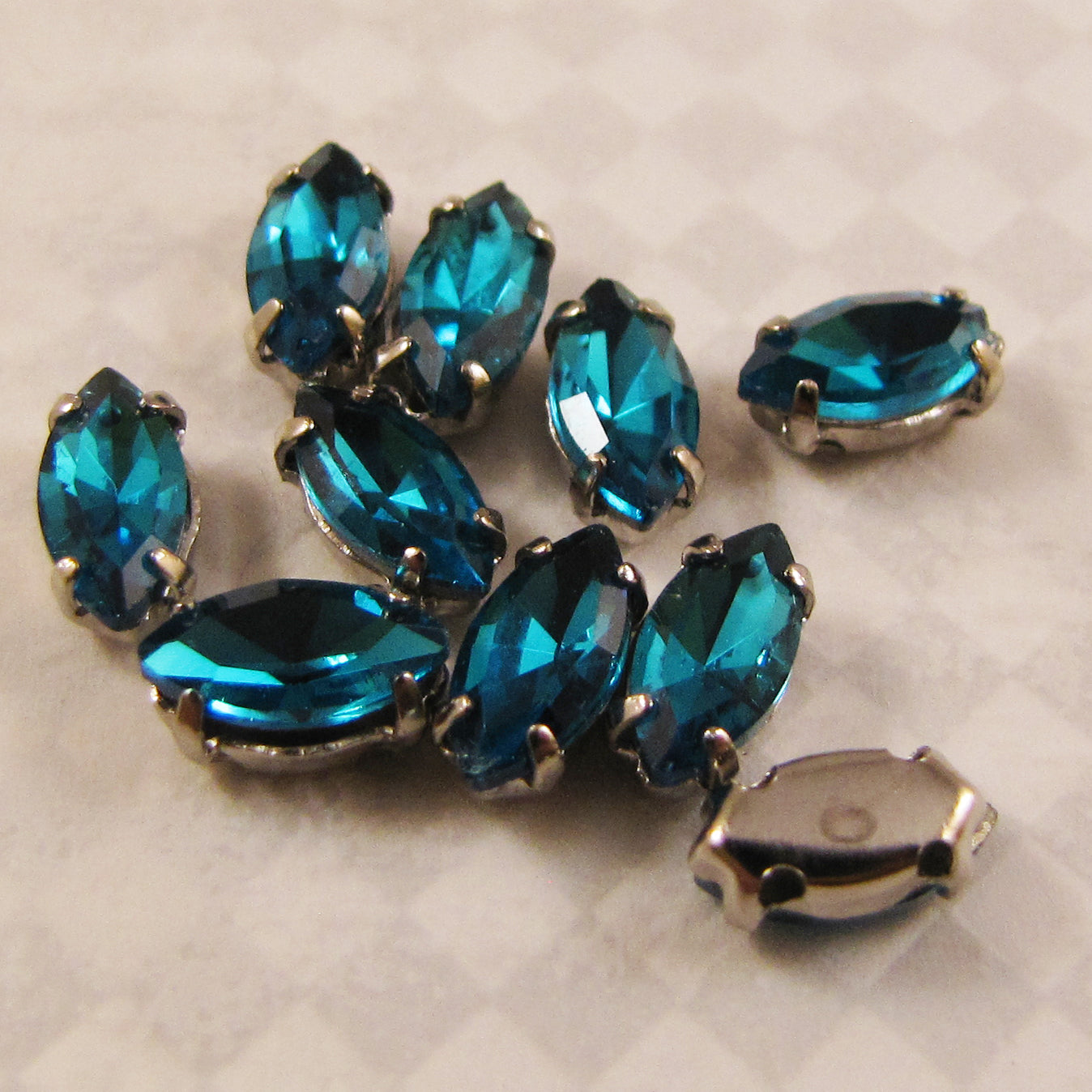 Navette Sew On Glass 8mmx4mm