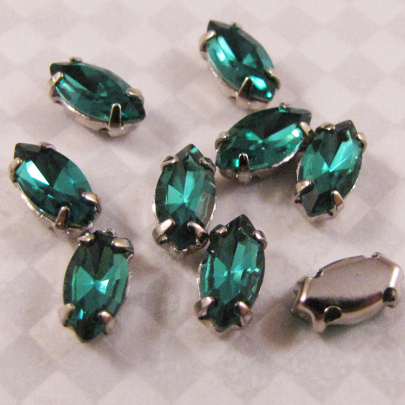 Navette Sew On Glass 8mmx4mm