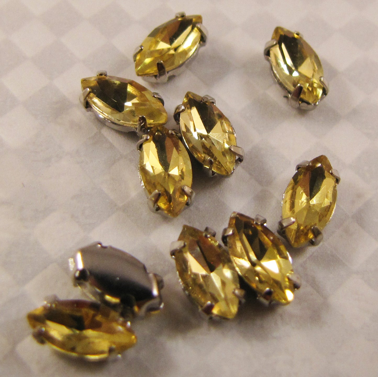 Navette Sew On Glass 8mmx4mm