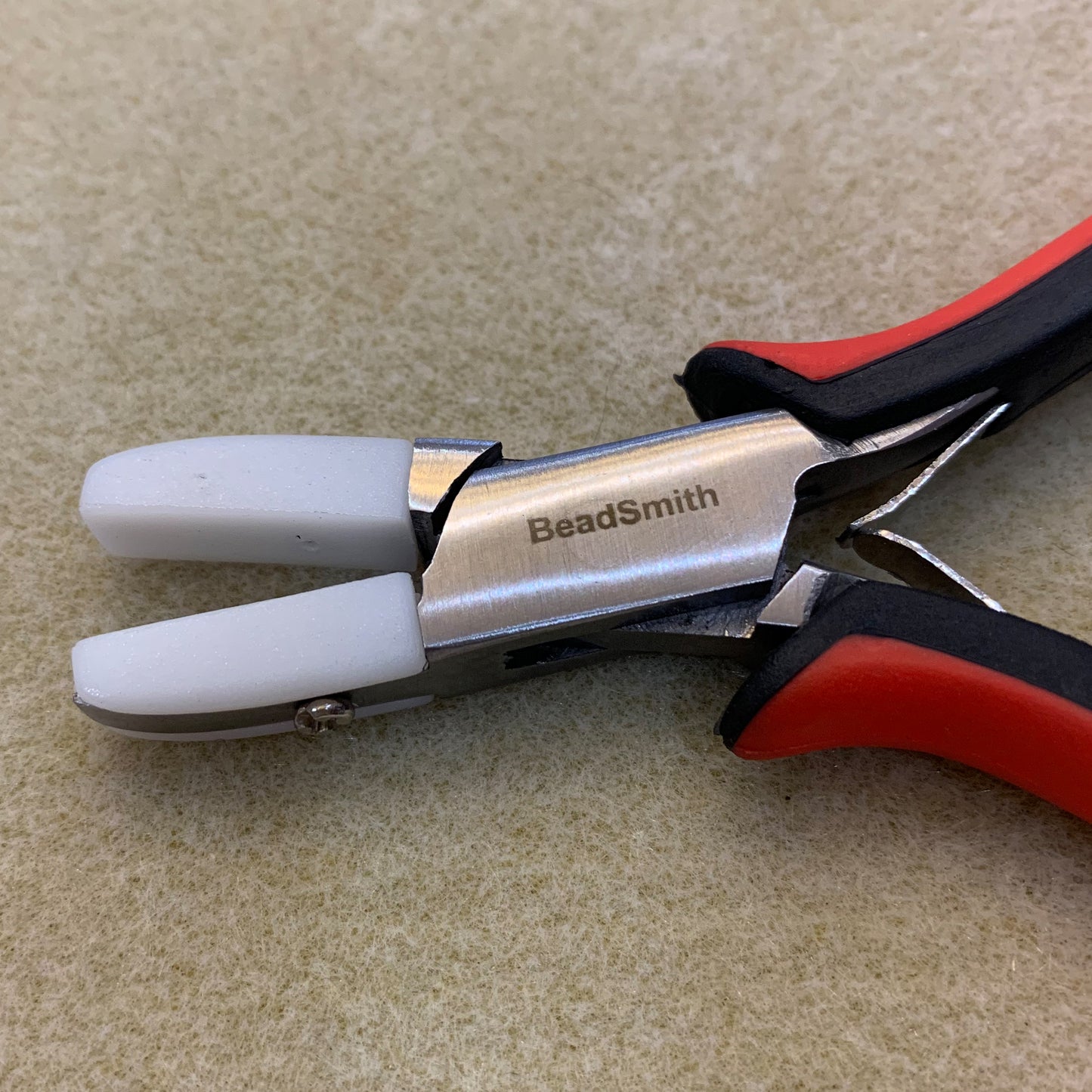 Super Fine Ergo Double Nylon Jaw Flat Nose Pliers Red