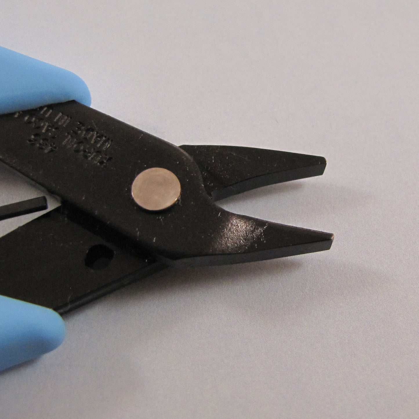 Xuron Short Nose Plier (475)