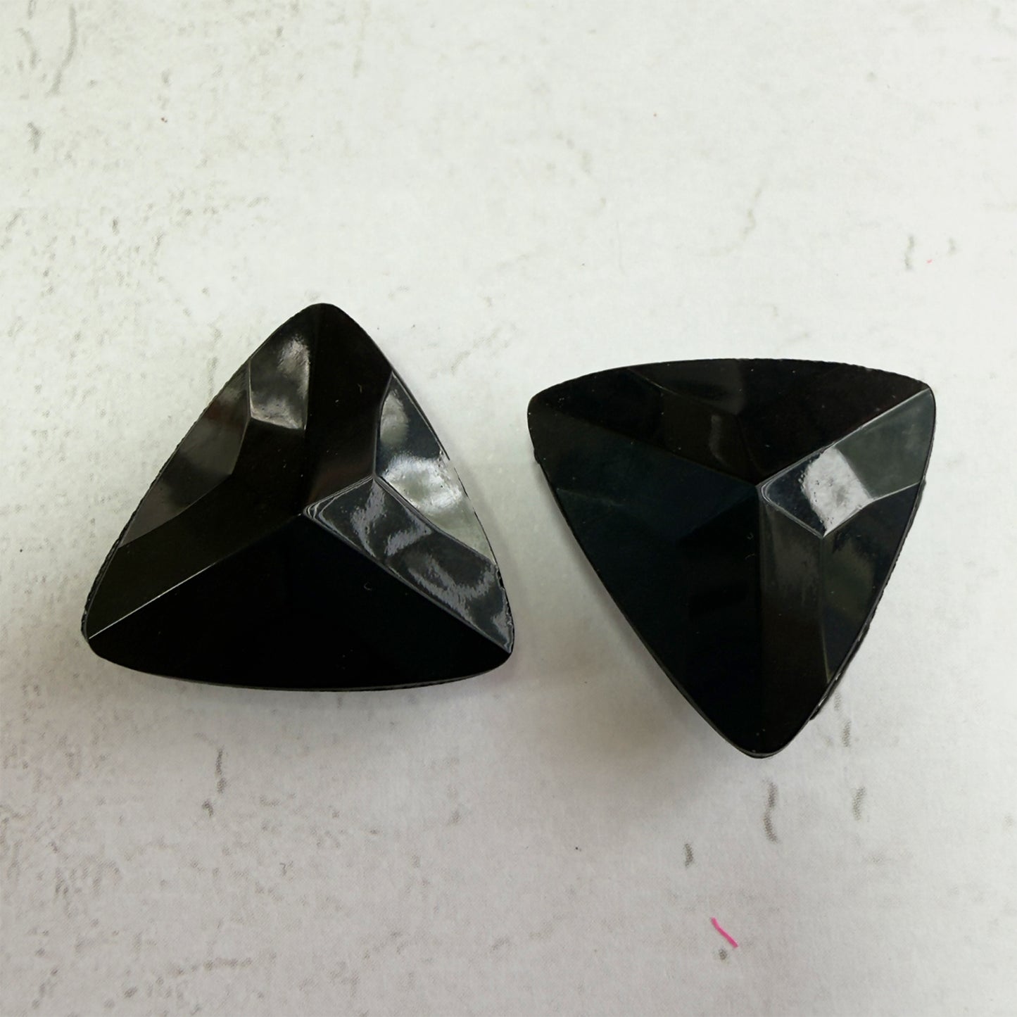 23mm Triangle Rivoli - German Table Cut Glass - Jet Black (1)