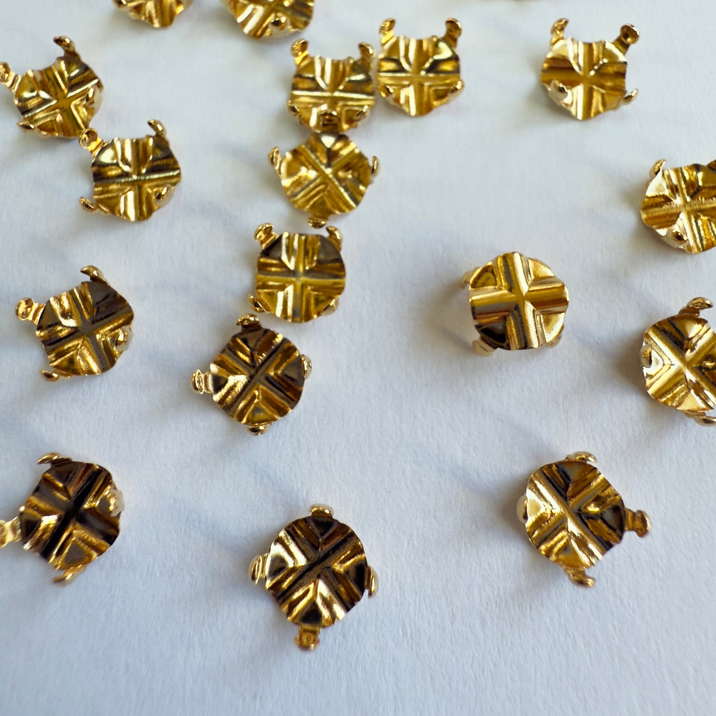 Set your own Preciosa Rose Montees Non AB Colors 16ss (3.8-4mm) - Pkg of 25 settings + 25 flat back Preciosa Rhinestones