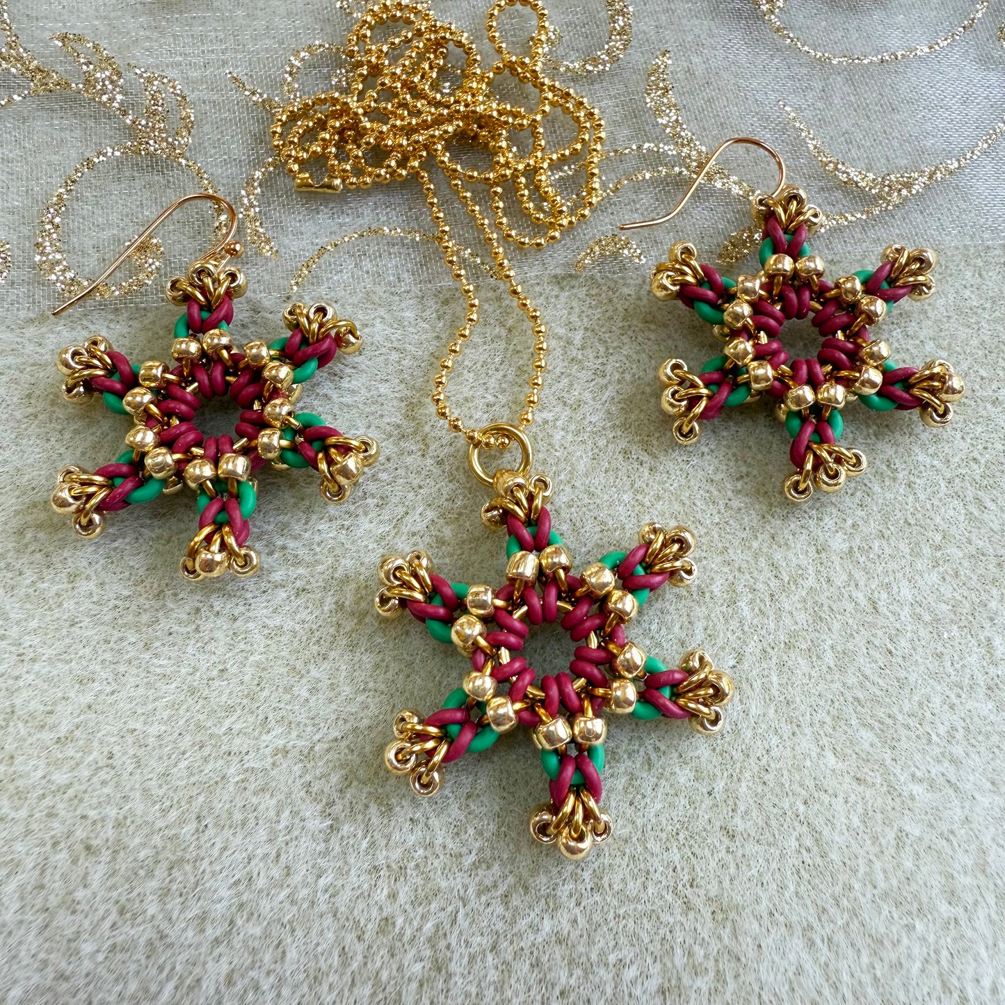 Reversible Beaded Star Kit with Video Class - Dark Red, Green & Gold
