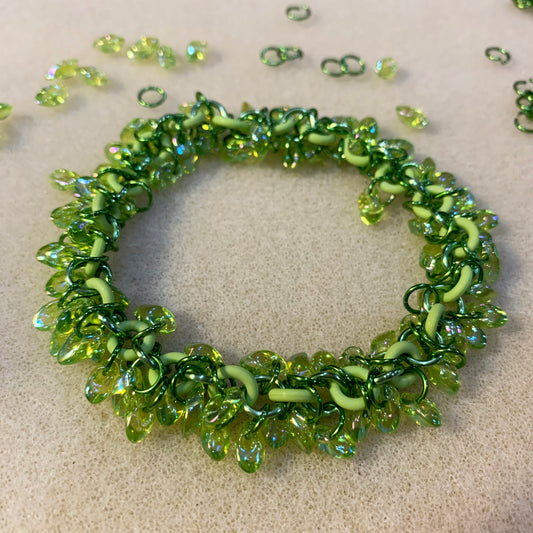 Shaggy Long Magatama Stretch Bracelet Kit with free Video - Kiwi and Lime